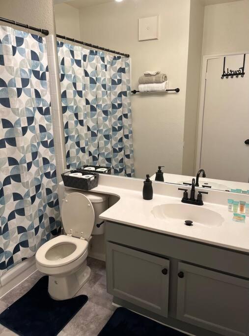 Home Away From Home-Cozy 2 Bdrm Condo/Med Cntr/Nrg Х'юстон Екстер'єр фото